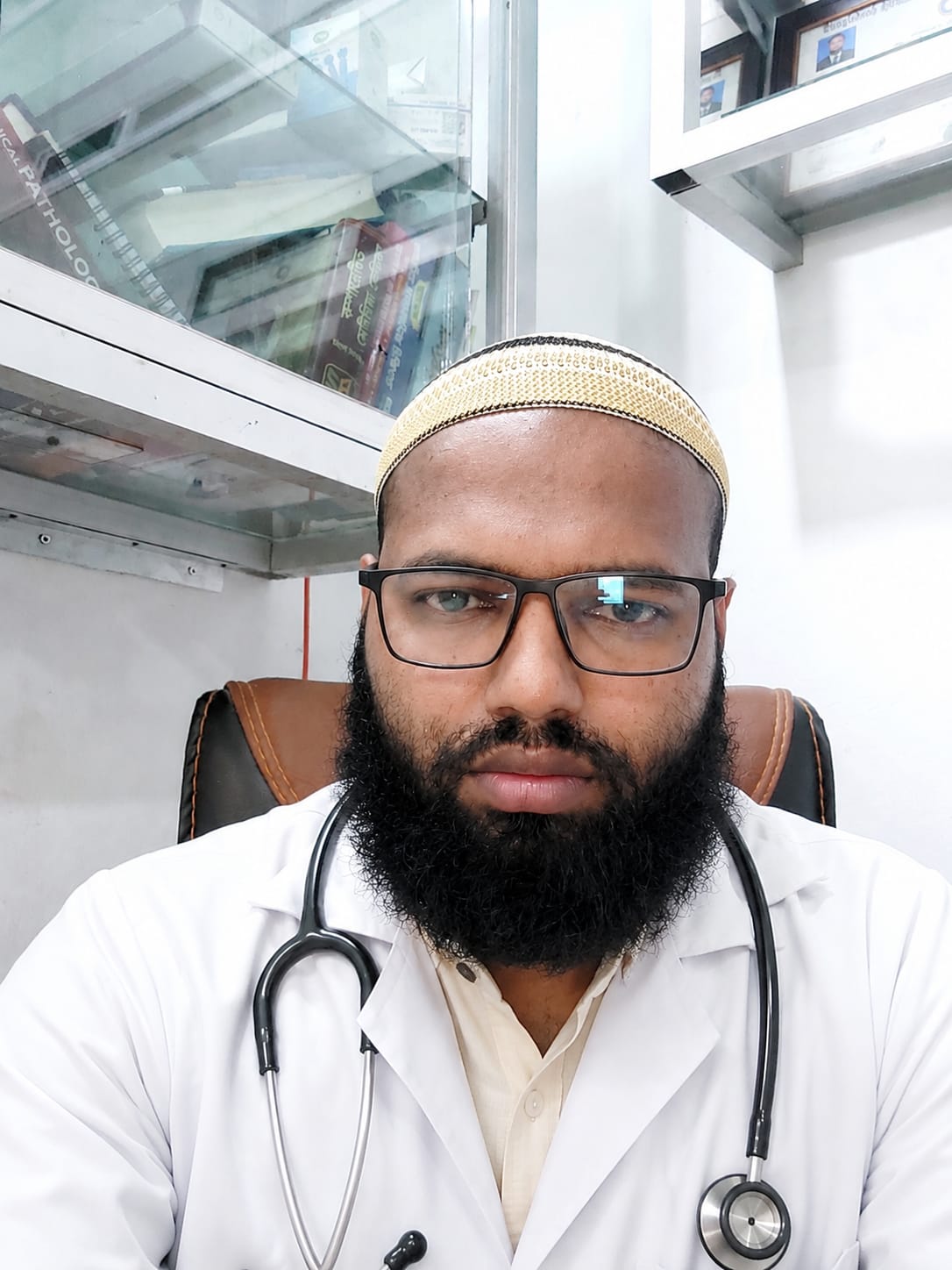 আপনার সমস্যা বুঝে, প্রাকৃতিক উপায়ে সমাধান দেয় ডাঃ মোঃ আলাল হুদা আকন্দ*